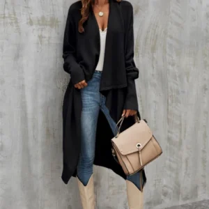 Schwarzer Oversize-Cardigan mit groben Falten