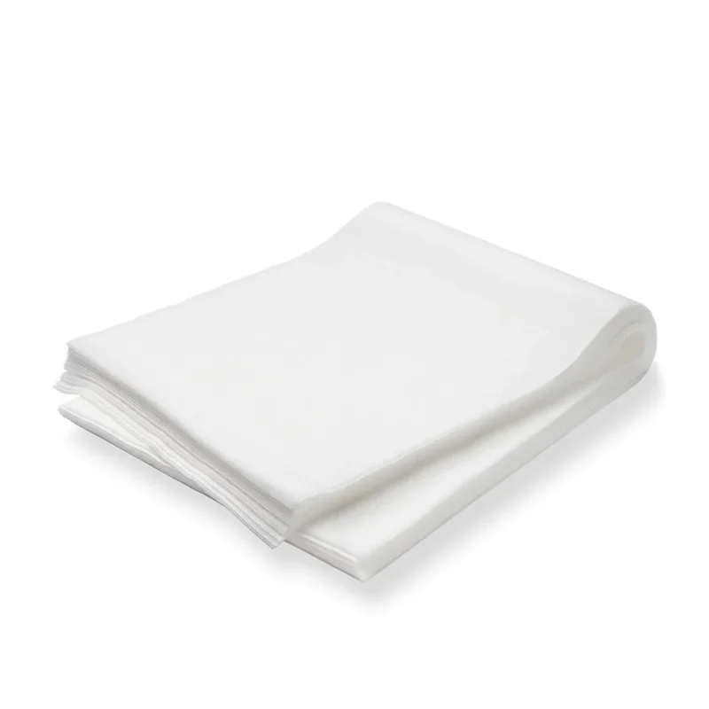 Eine Packung mit 100 TASKI Staubtüchern (60 x 25 cm, ölgetränkt) von Diversey Deutschland GmbH & Co. OHG ist sauber gestapelt auf einer weißen Fläche - ideal für die tägliche Pflege und Staubentfernung auf beschichteten und unbeschichteten Böden.