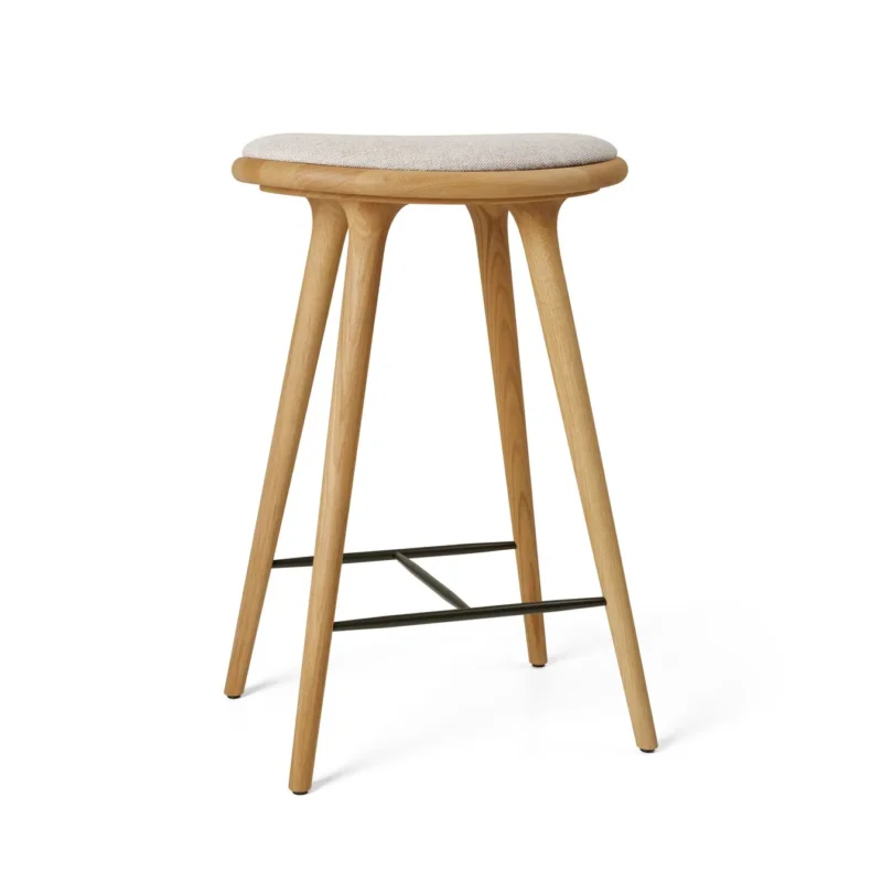 High Stool, geölt Eiche, Kvadrat Clay 0012, 69 cm niedriger Barhocker von Mater