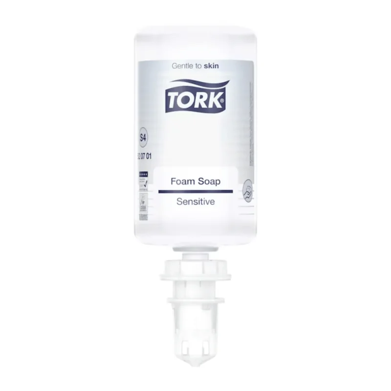 Die Tork 520701 Sensitive Hand-Schaumseife Premium S4 (1000 ml) von TORK – Essity Professional Hygiene Germany GmbH wird in einer transparenten Flasche mit Bodenspender geliefert. Auf dem Etikett stehen die Aufschriften „Sanft zur Haut“, „Schaumseife“, „Sensitiv“ und sie ist ECARF-zertifiziert.