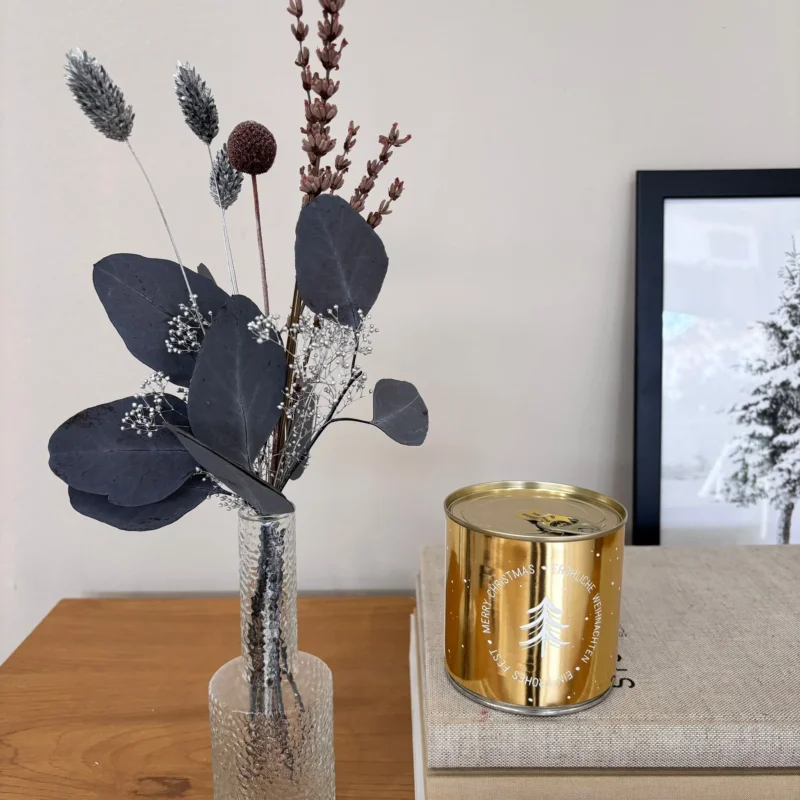 X-Mas Geschenkset Frosted Wine und Cancake in weihnachtlicher Dekoration