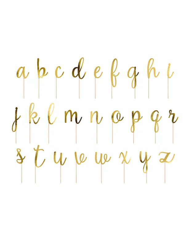 Mise en situation du kit cake toppers en bois lettres pour gâteau dorées métallisées