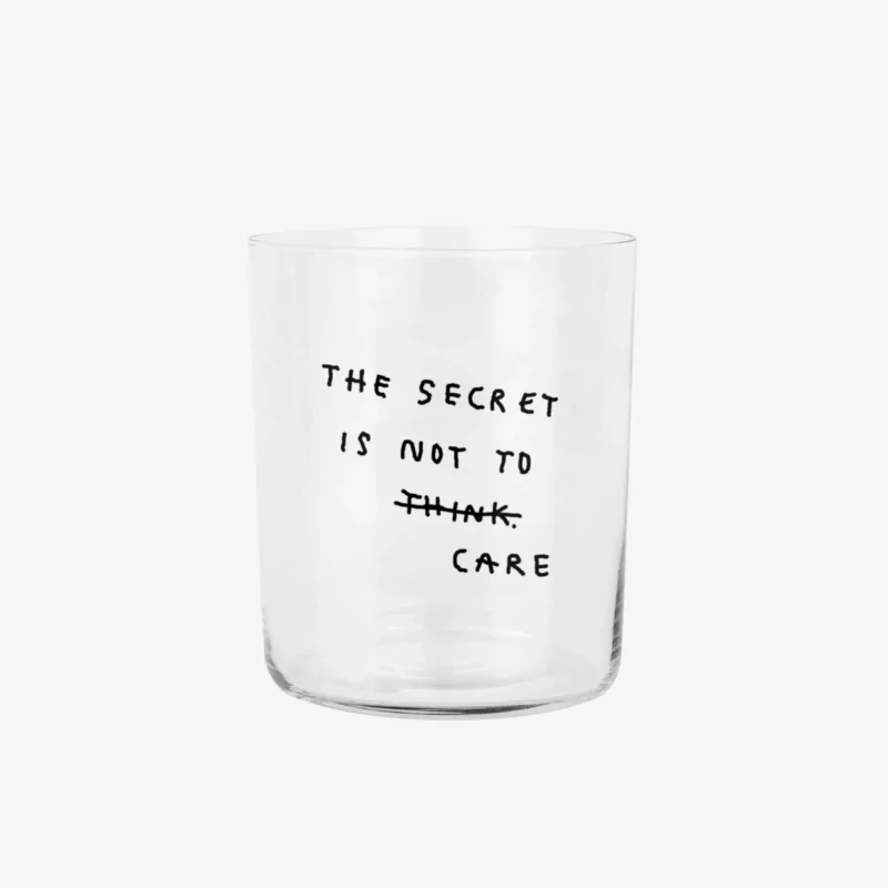 Großes Trinkglas mit Spruch • THE SECRET IS NOT TO CARE – Yahya Studio